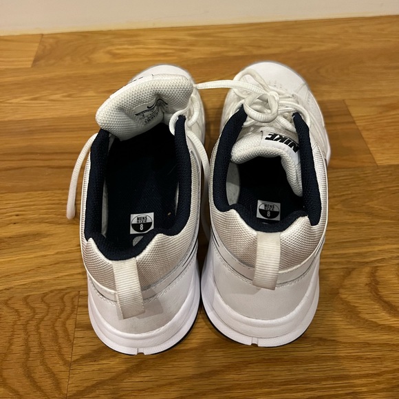 Barely used Nike sneakers 🤍 - Picture 5 of 7